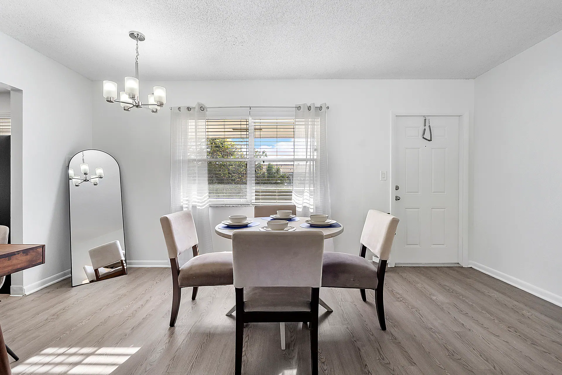 Waterford Bay 200 Ne 20th St 4
