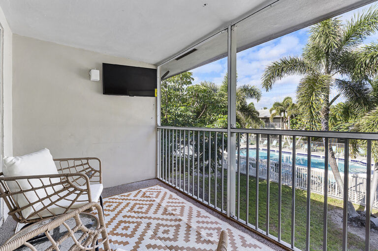 Enjoy Outdoor Living: Boca Raton Apartments with Balconies and Screened Porches